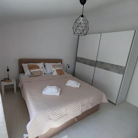 Apartment Dokic 3 *
